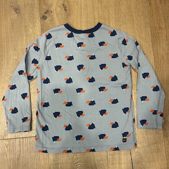 Tea Collection Mountain Print Longsleeved Henley Top - Size 8 - Picture 2 of 5